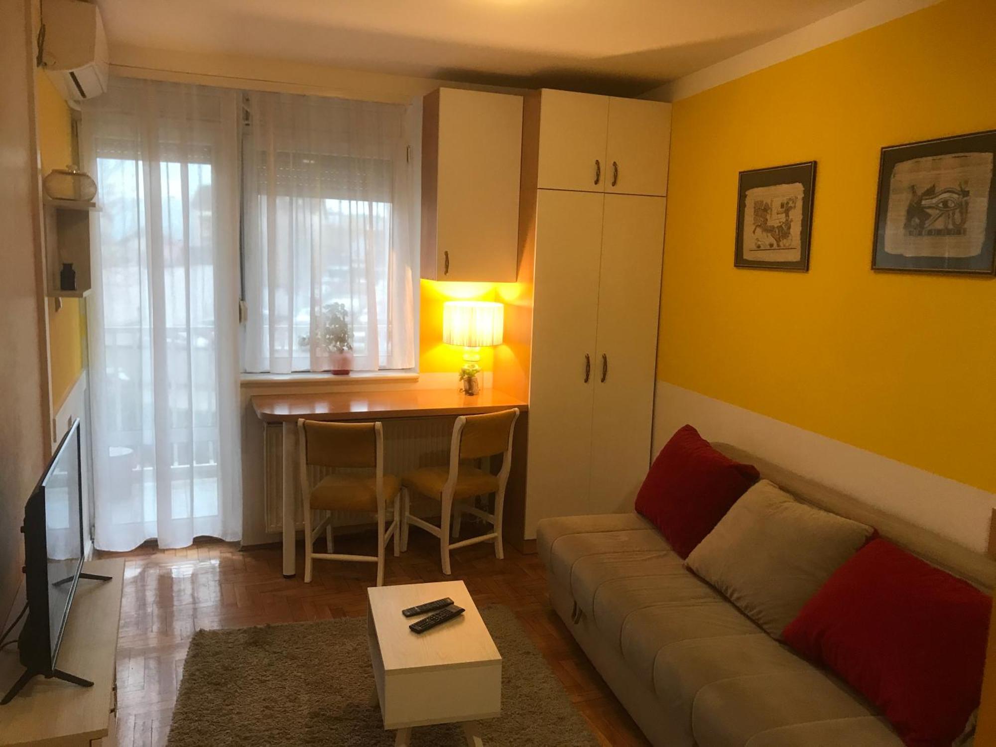 Studio Tina Sajam Novi Sad Luaran gambar