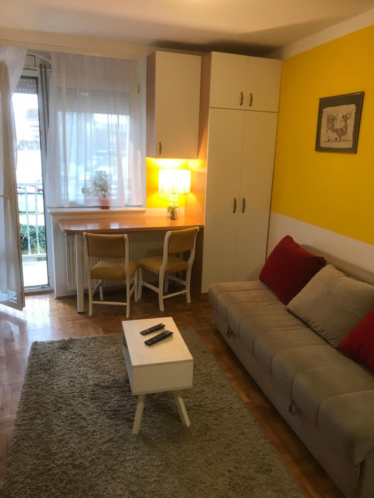 Studio Tina Sajam Novi Sad Luaran gambar