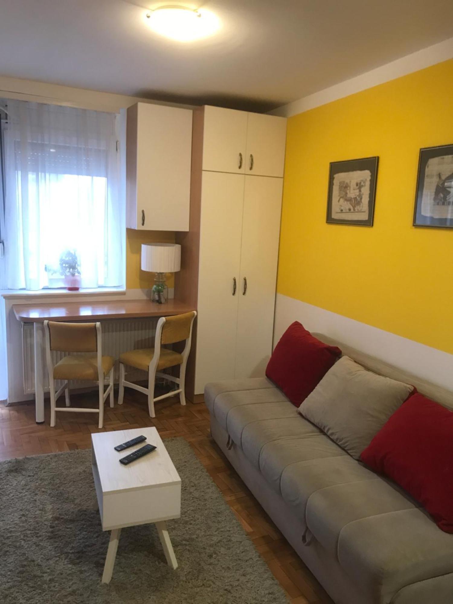 Studio Tina Sajam Novi Sad Luaran gambar