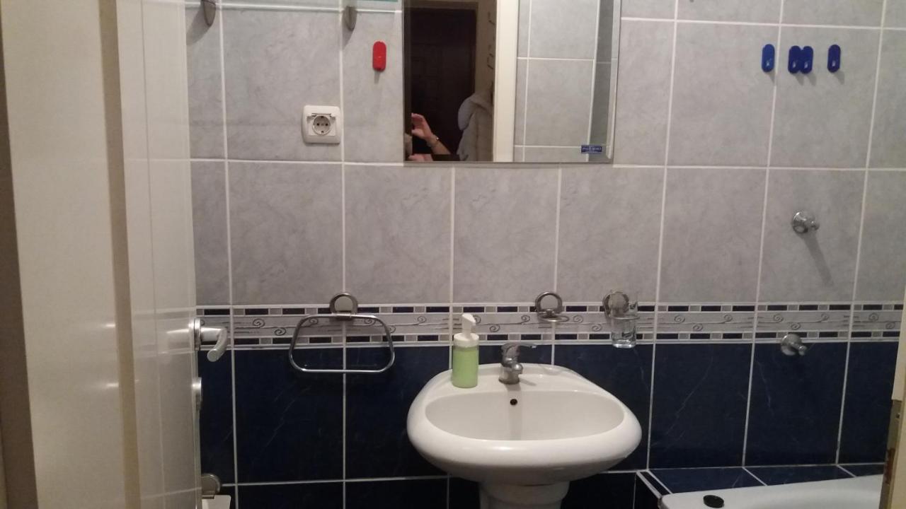 Studio Tina Sajam Novi Sad Luaran gambar